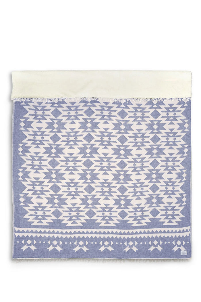 THE COAST FLEECE THROW